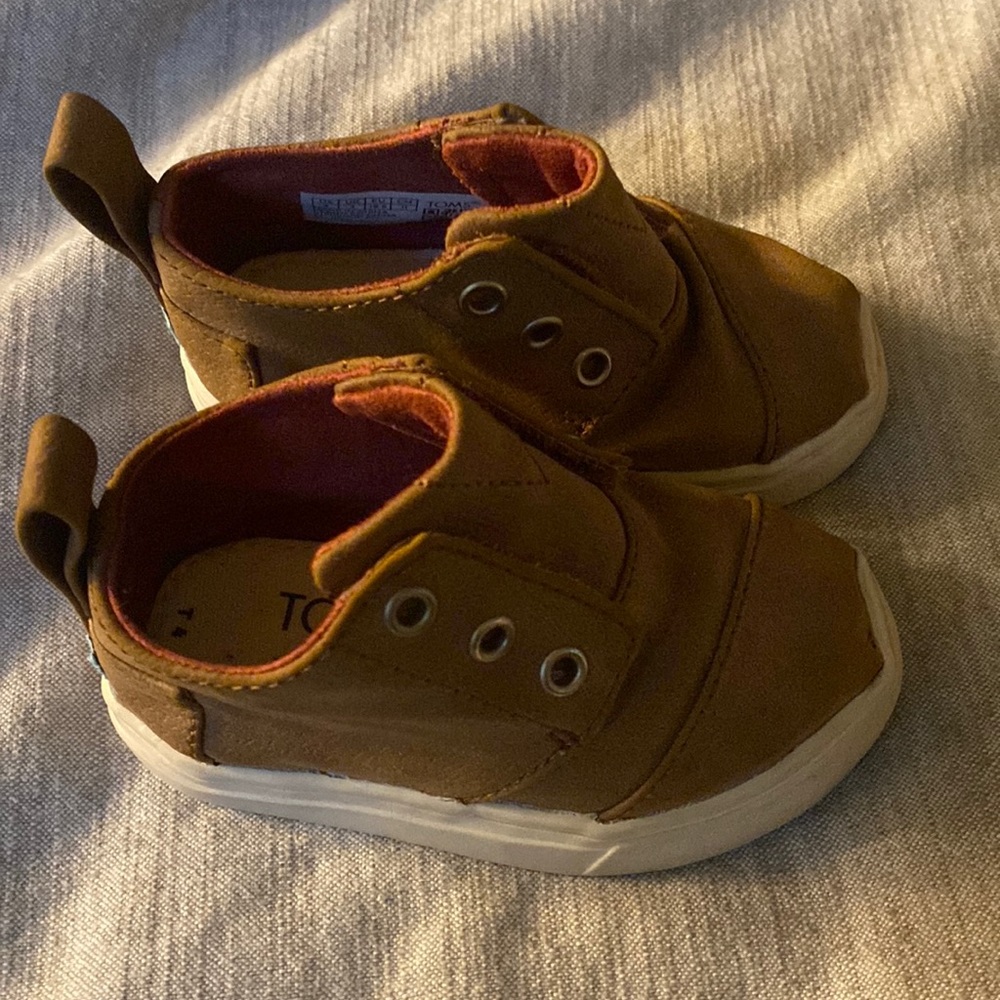 Toms Shoes